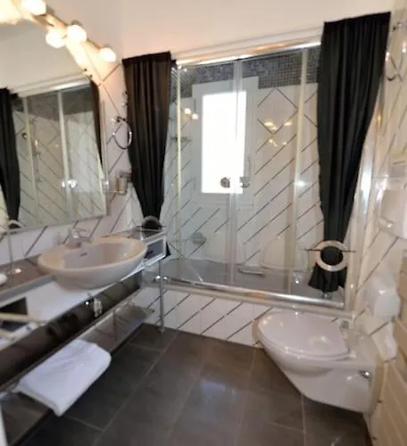 9 Hamman Sauna Piscine Chauffee Poss Juan-les-Pins